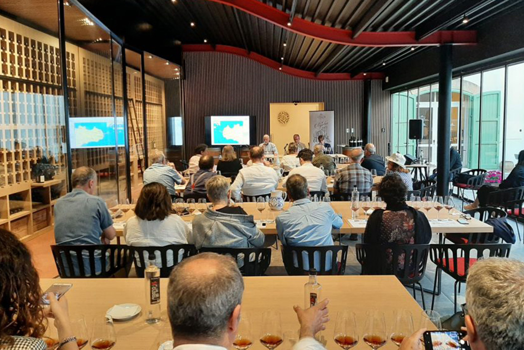 Perpetuo Donna Franca, la famiglia Ansaldi affida alle future generazioni la cultura di questo vino eterno – Il Vomere